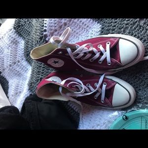 Maroon hi top converse